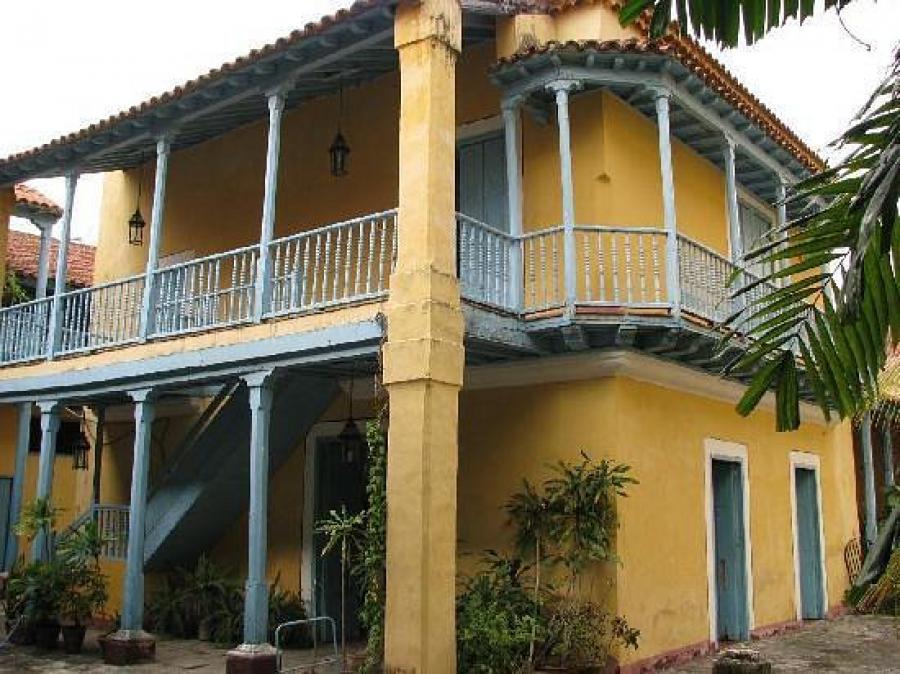 COLEGIO SANTA CLARA para las artes y los oficios de la restauración